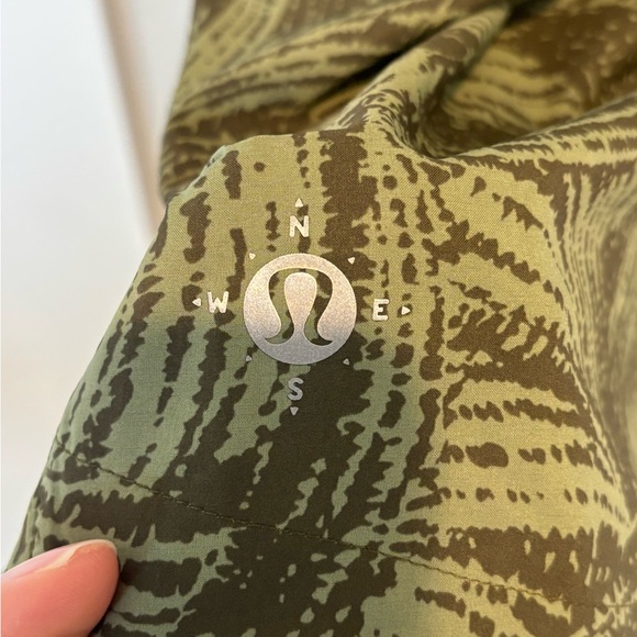 NWT Lululemon Athletica Green Patterned Kimono Robe - Picture 6 of 6